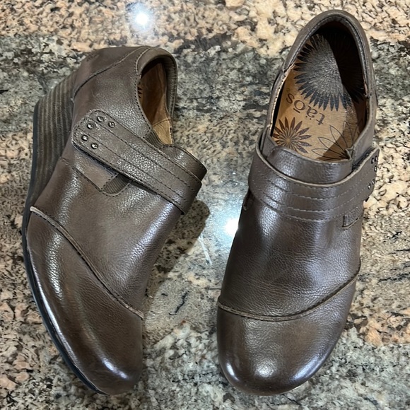 Taos Shoes - Picture 1 of 11